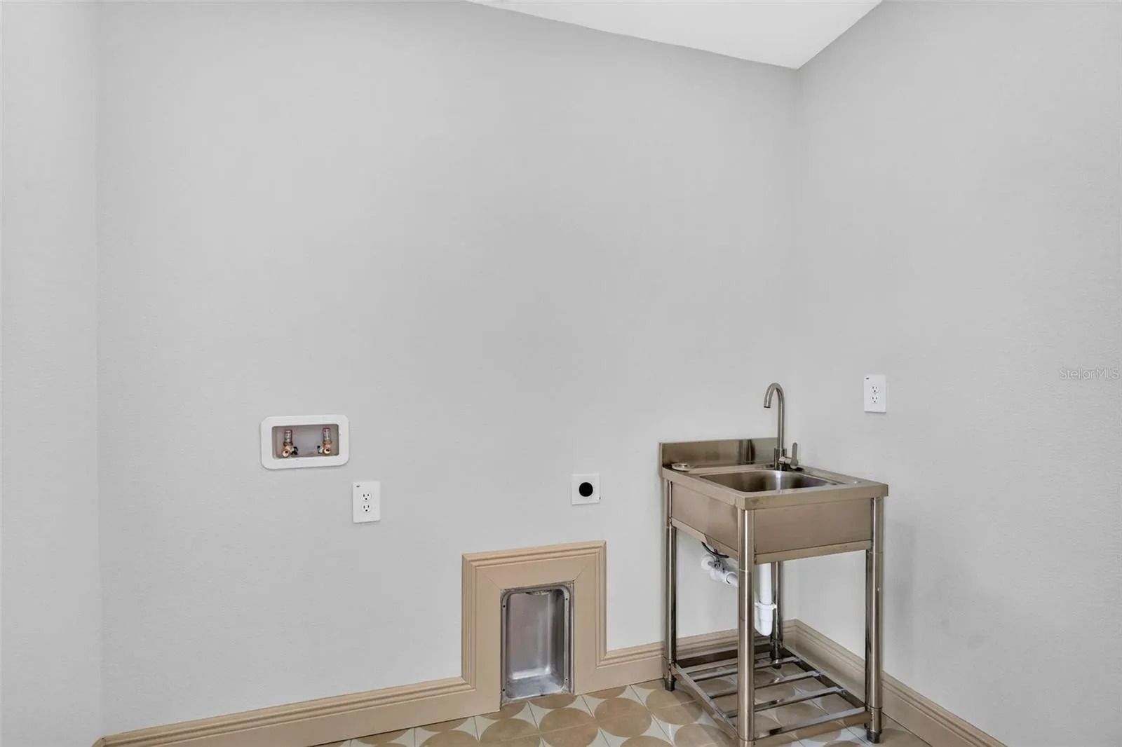 3486 FLORAL DR