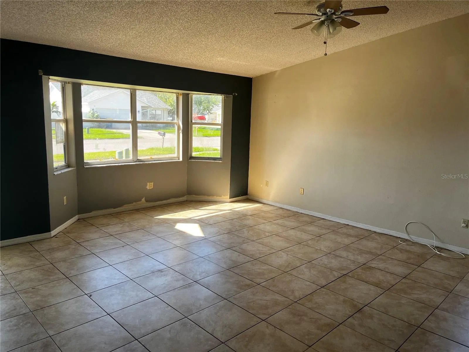 1890 FEATHER TREE CIR