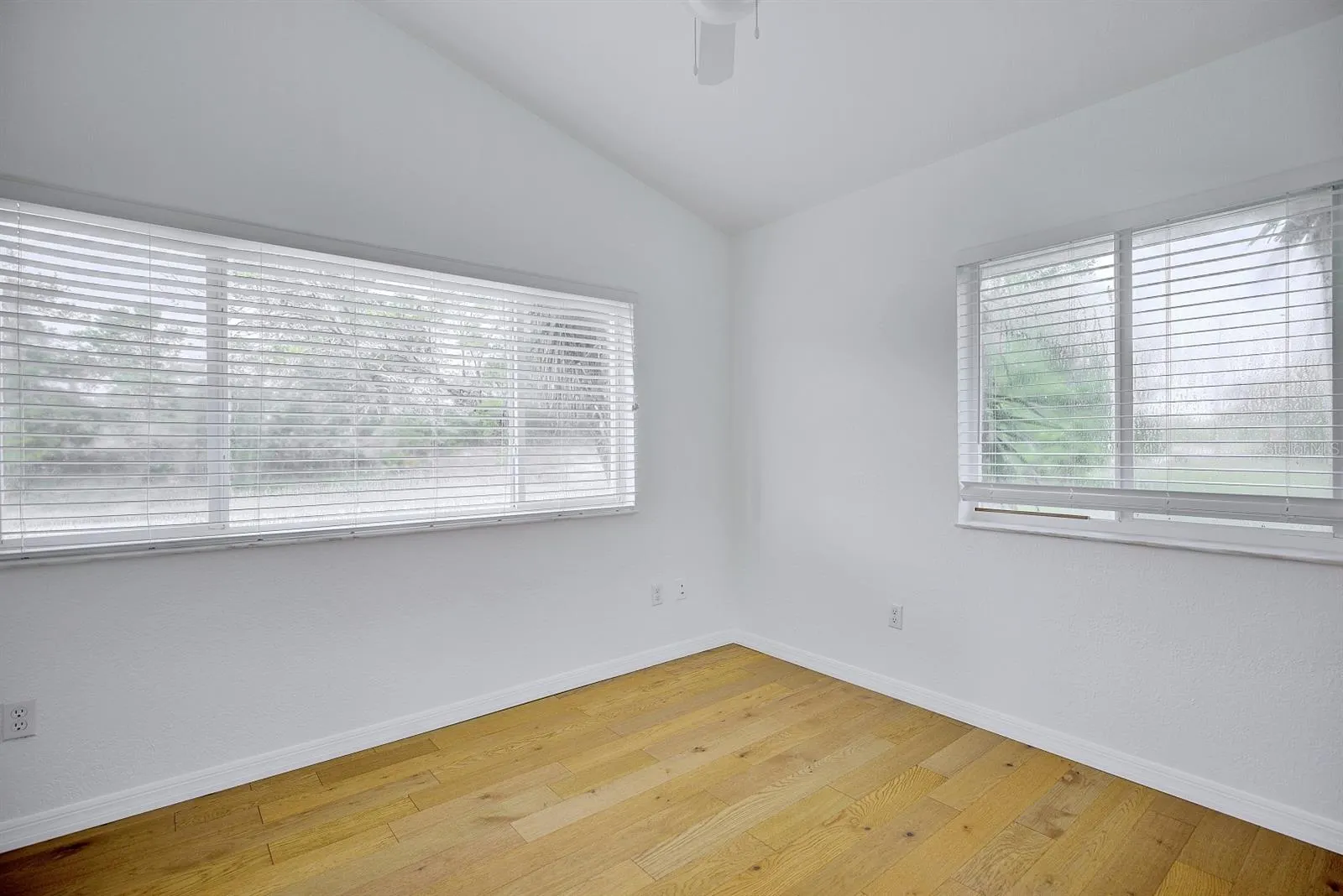 450 ROSE LN