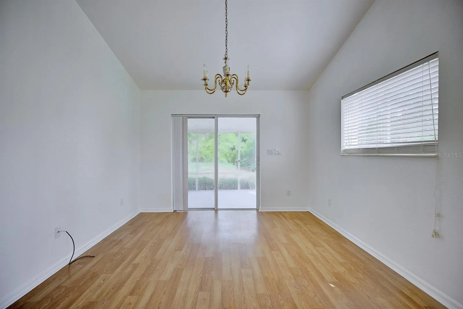 450 ROSE LN