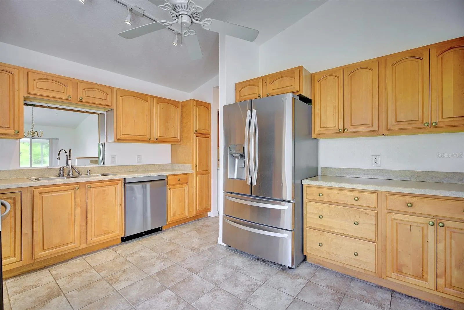 450 ROSE LN