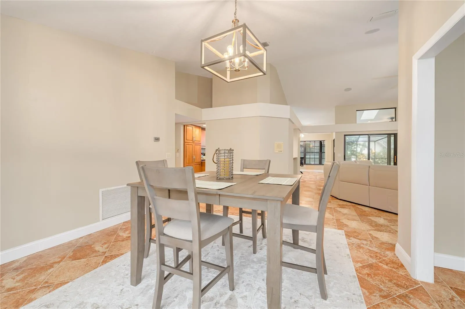1422 MALLARD PL