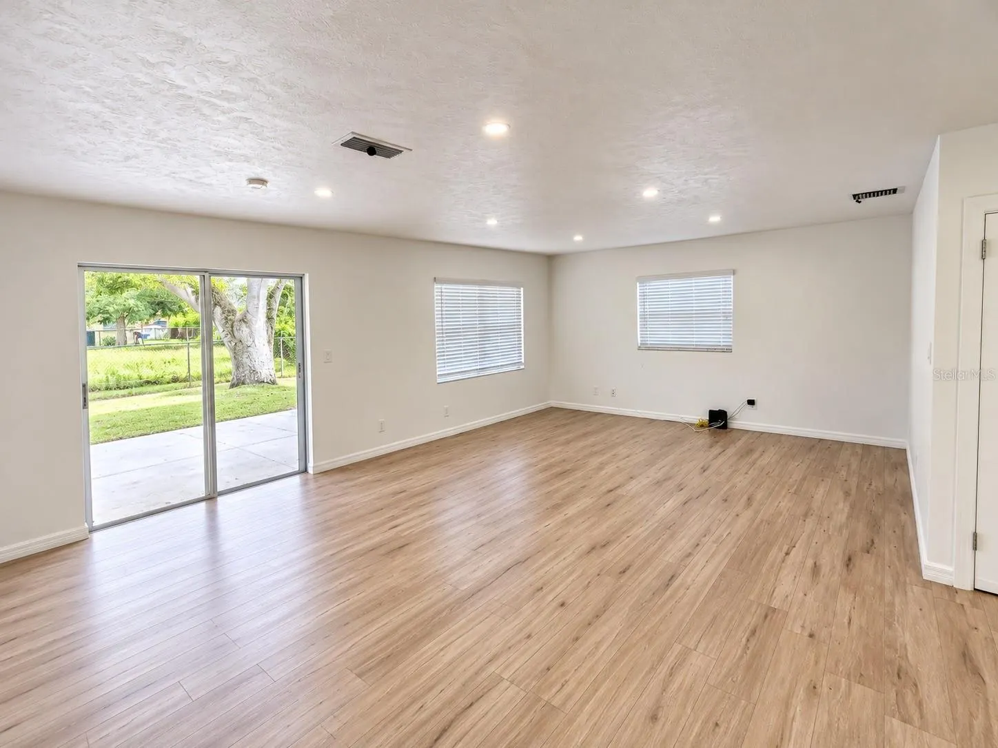 4437 DOLPHIN DR
