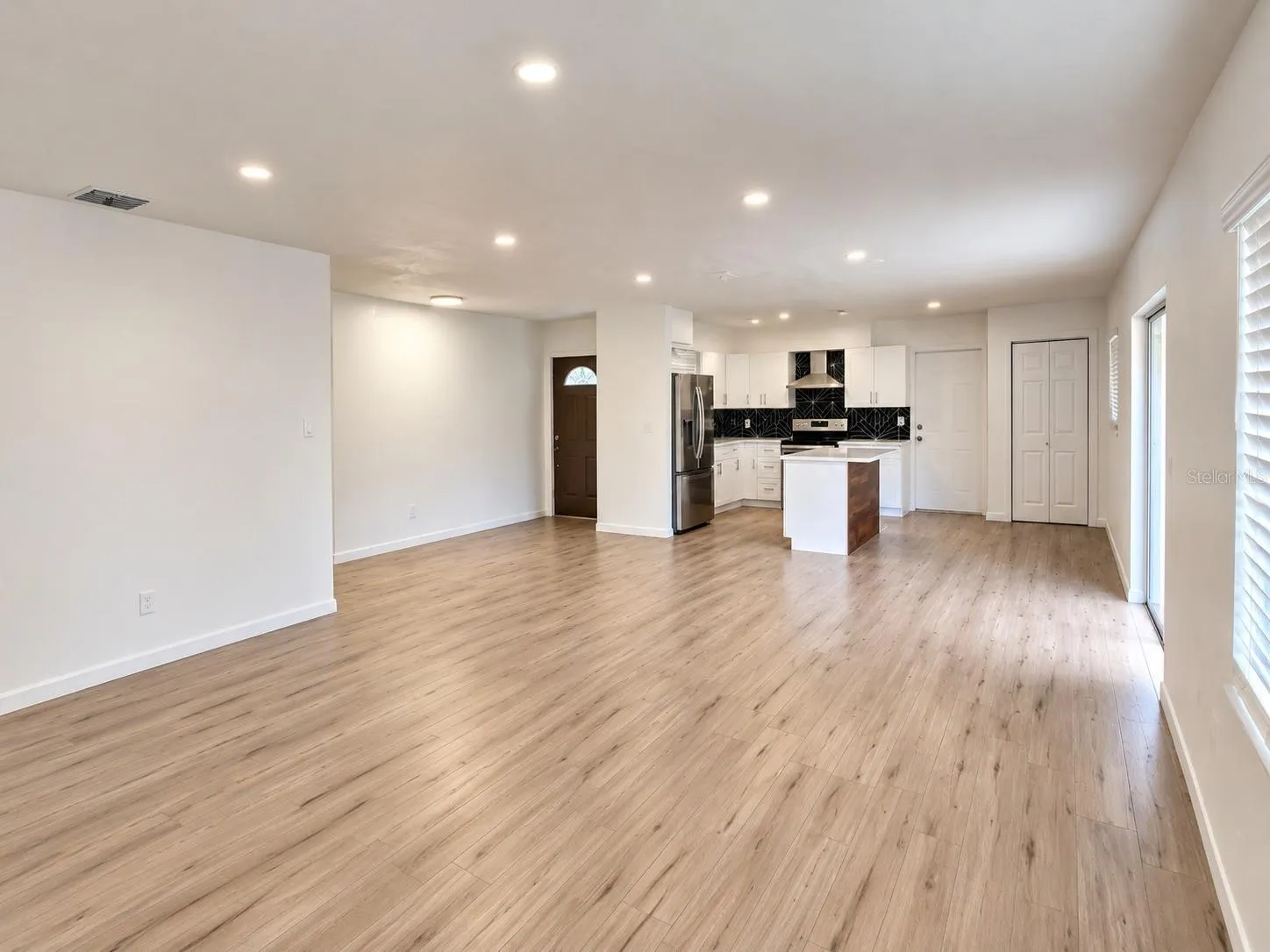 4437 DOLPHIN DR