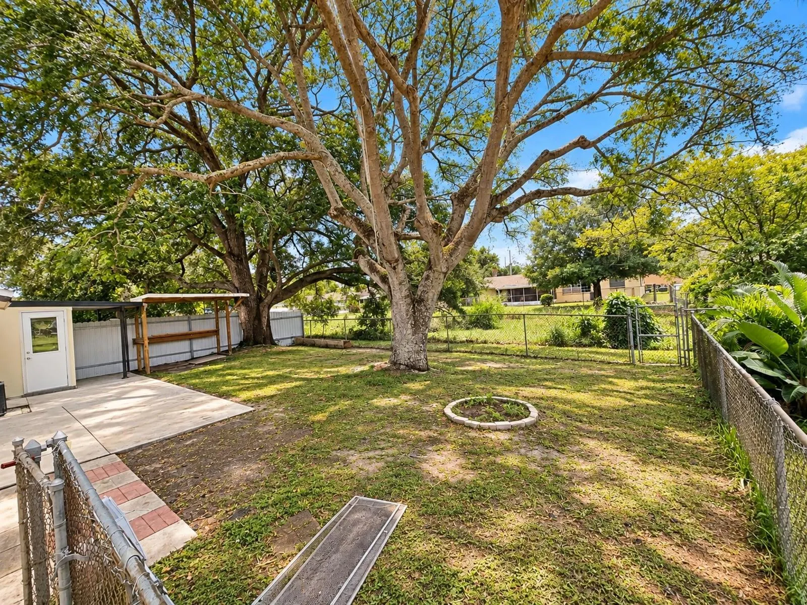 4437 DOLPHIN DR