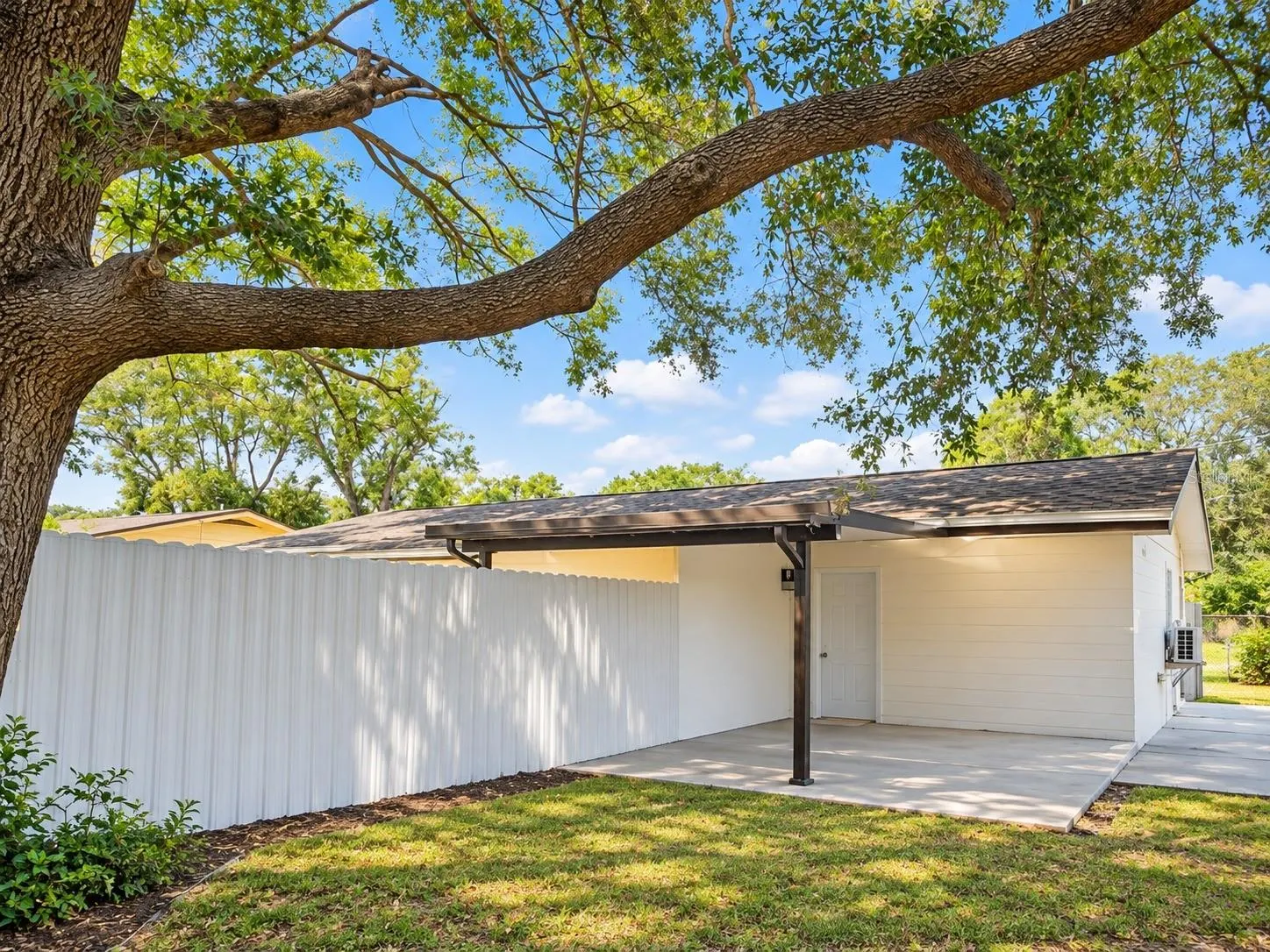 4437 DOLPHIN DR