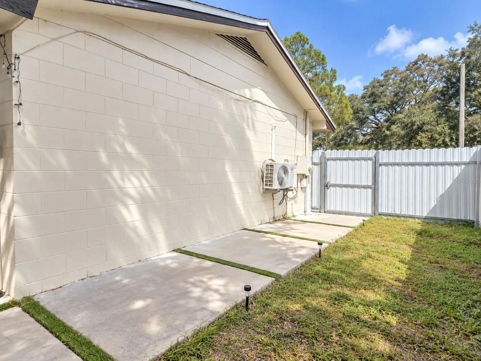 4437 DOLPHIN DR