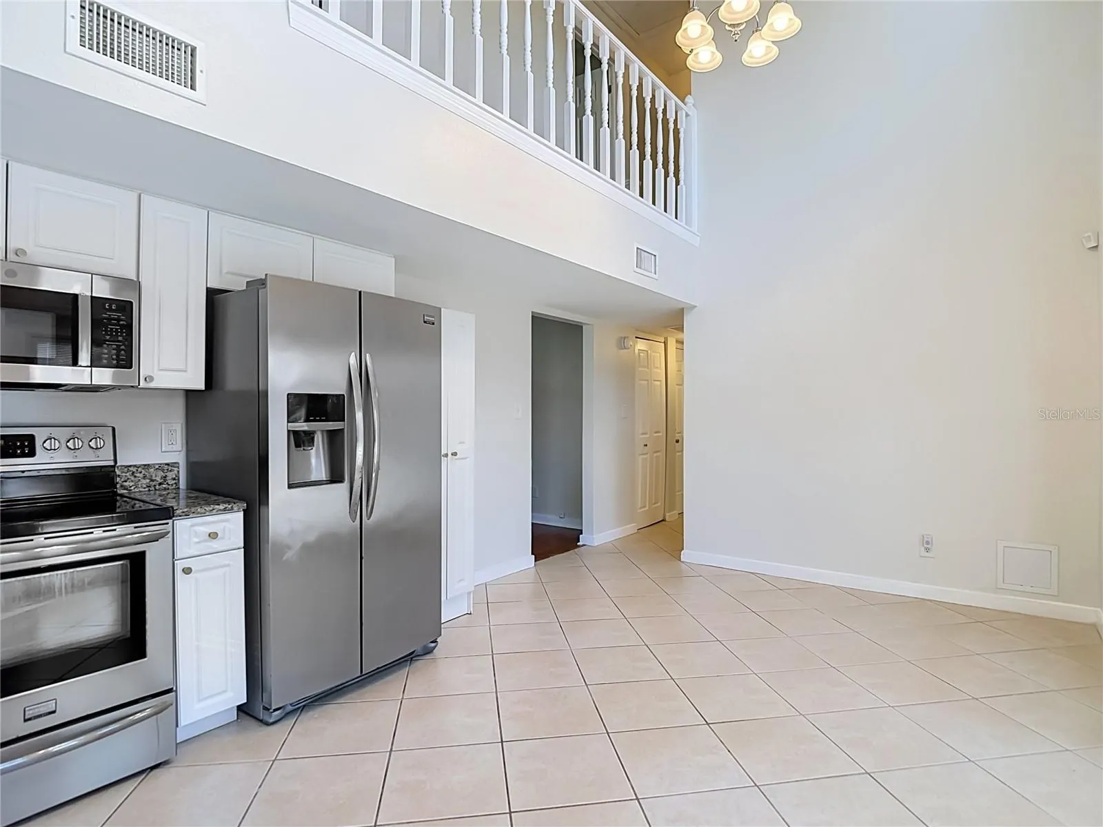 607 BREEZEWAY CT