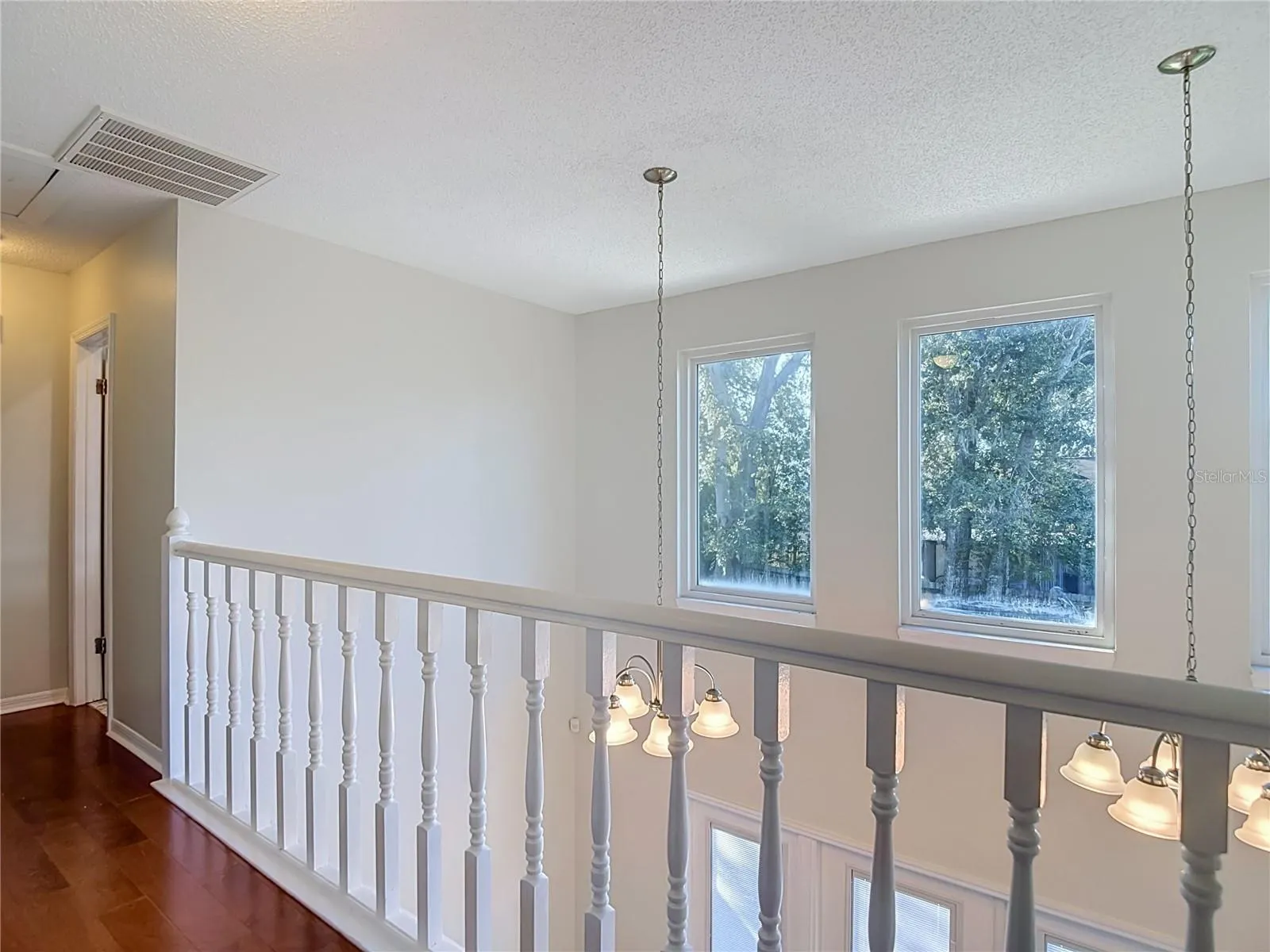 607 BREEZEWAY CT
