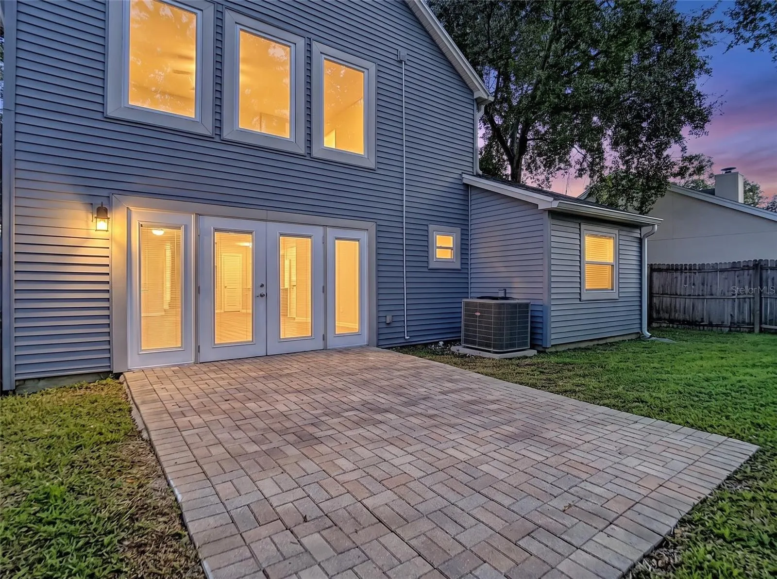 607 BREEZEWAY CT