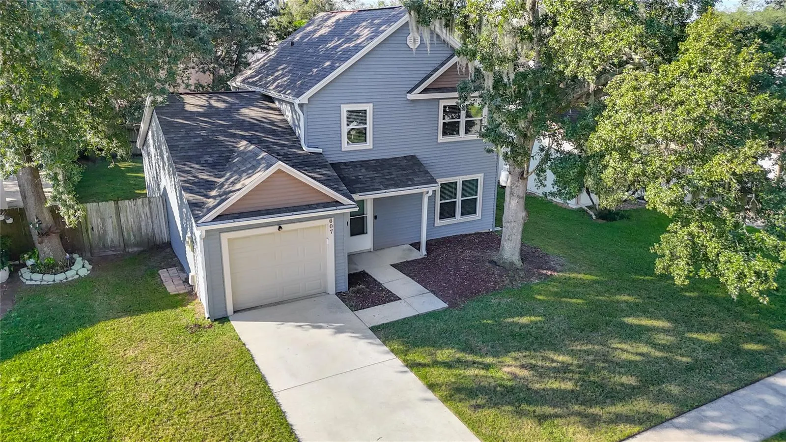 607 BREEZEWAY CT