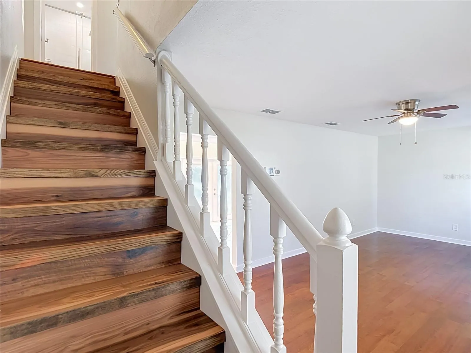 607 BREEZEWAY CT