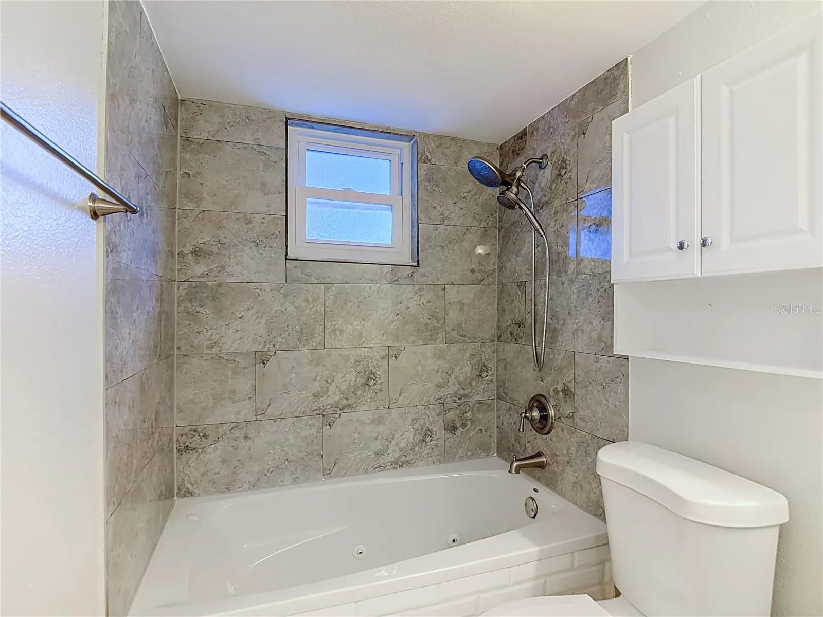 607 BREEZEWAY CT