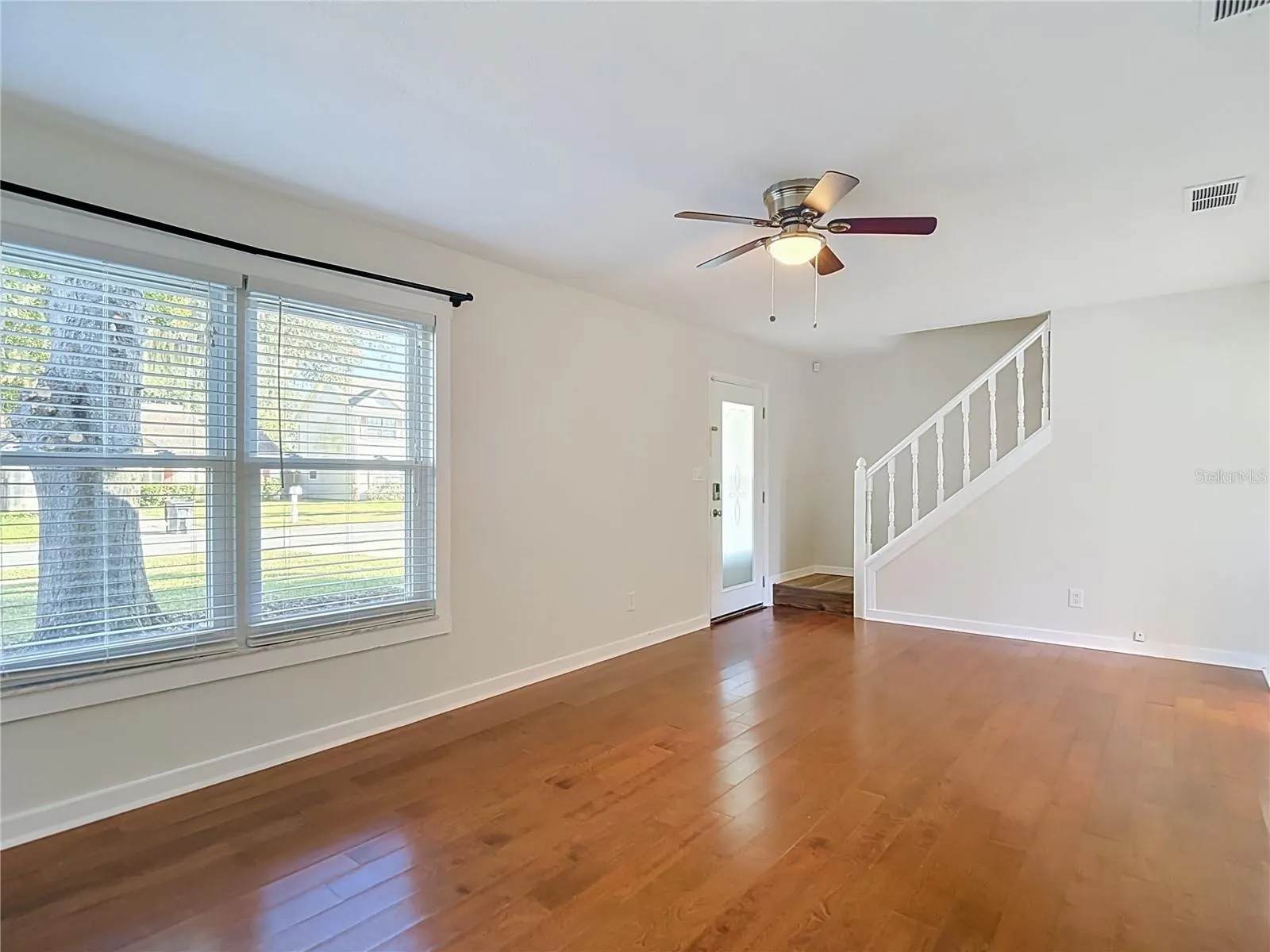 607 BREEZEWAY CT