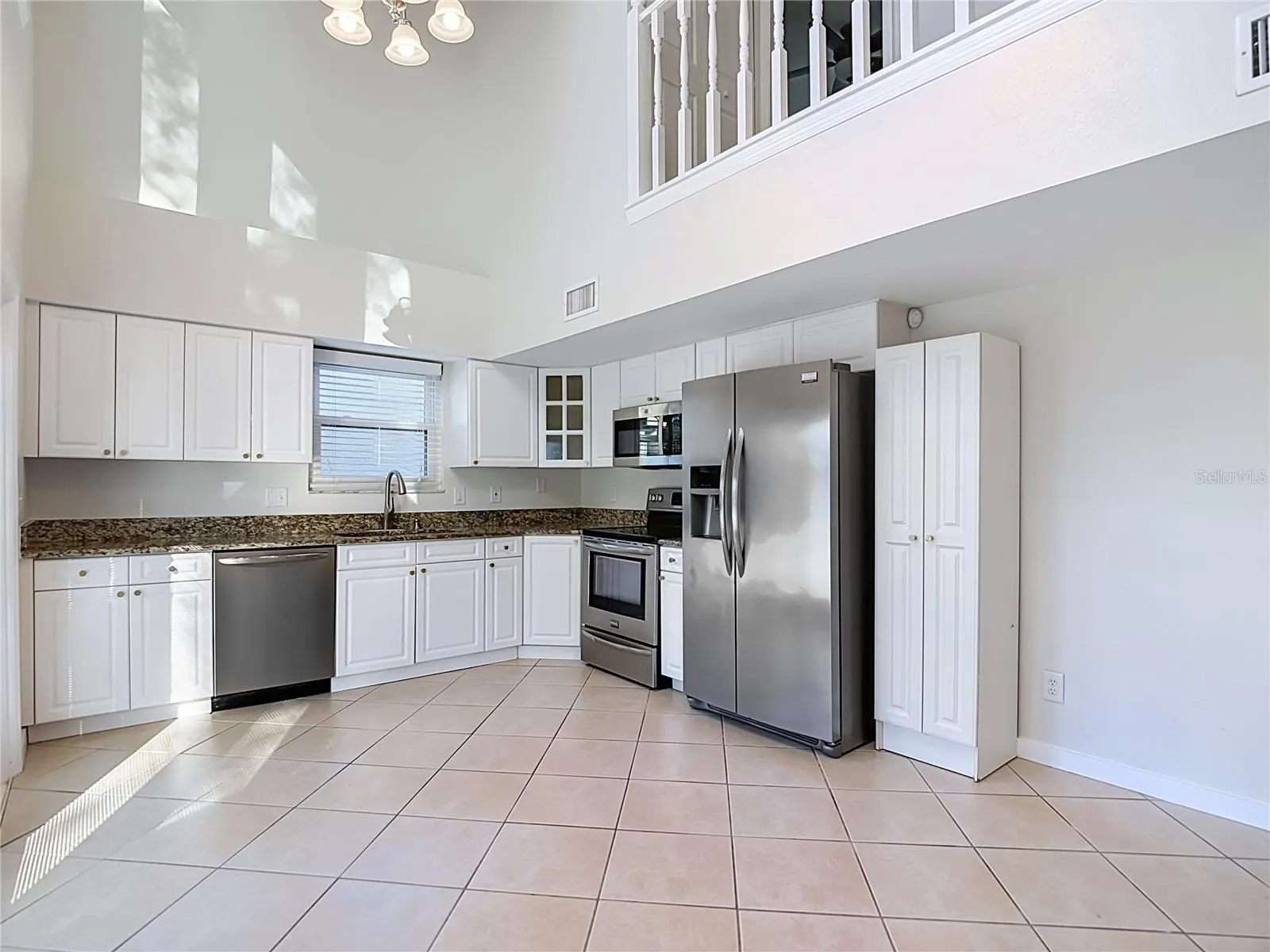 607 BREEZEWAY CT
