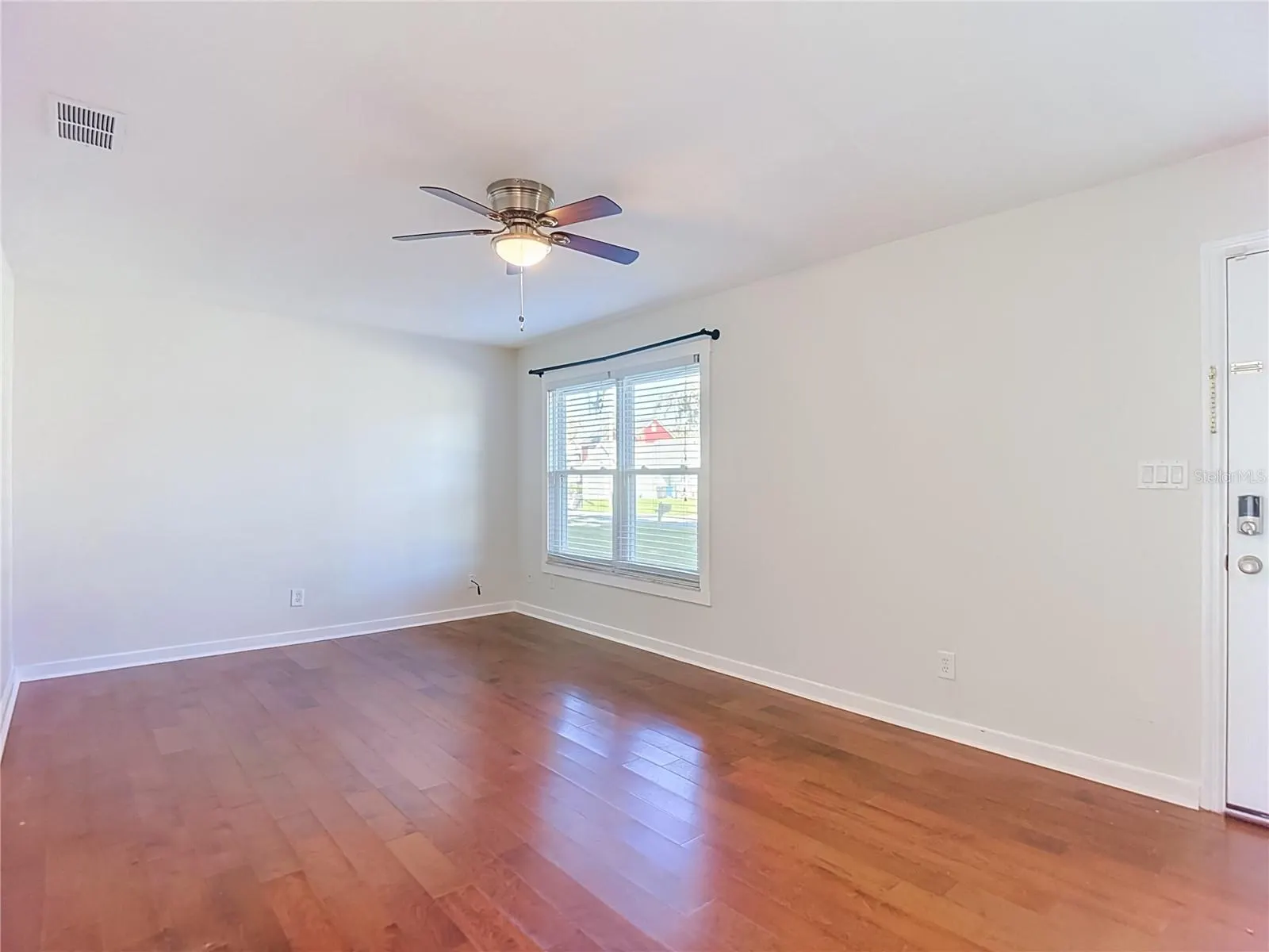 607 BREEZEWAY CT