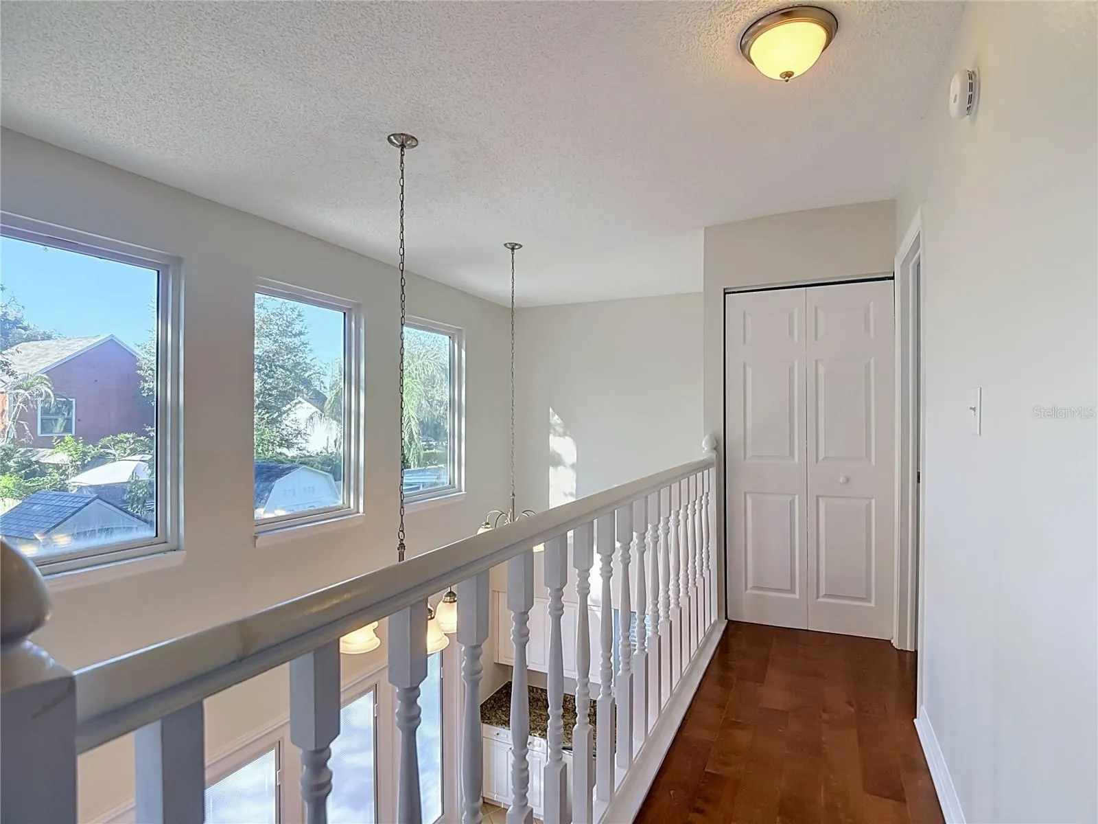 607 BREEZEWAY CT