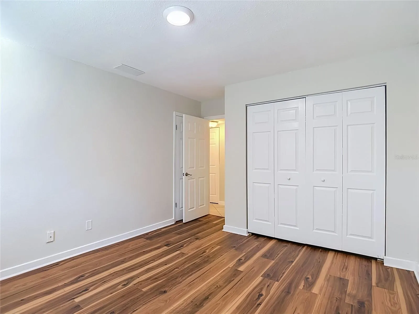 607 BREEZEWAY CT