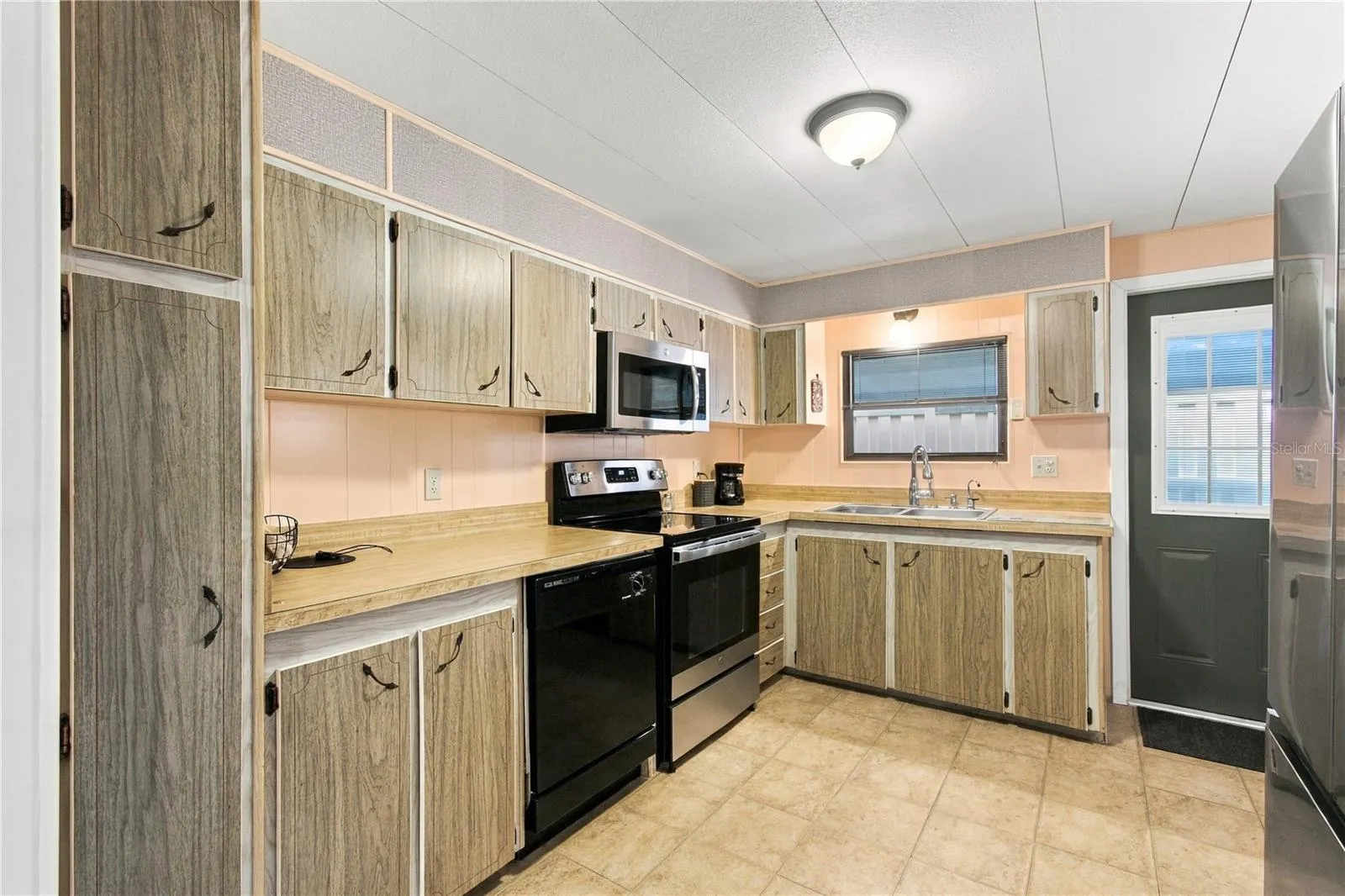 104 52ND AVENUE PLZ E