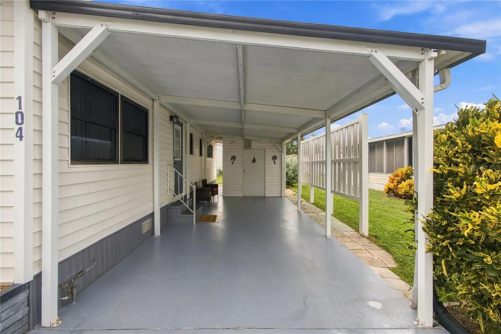104 52ND AVENUE PLZ E