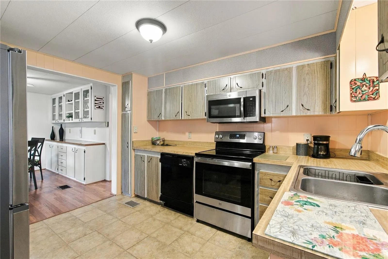 104 52ND AVENUE PLZ E