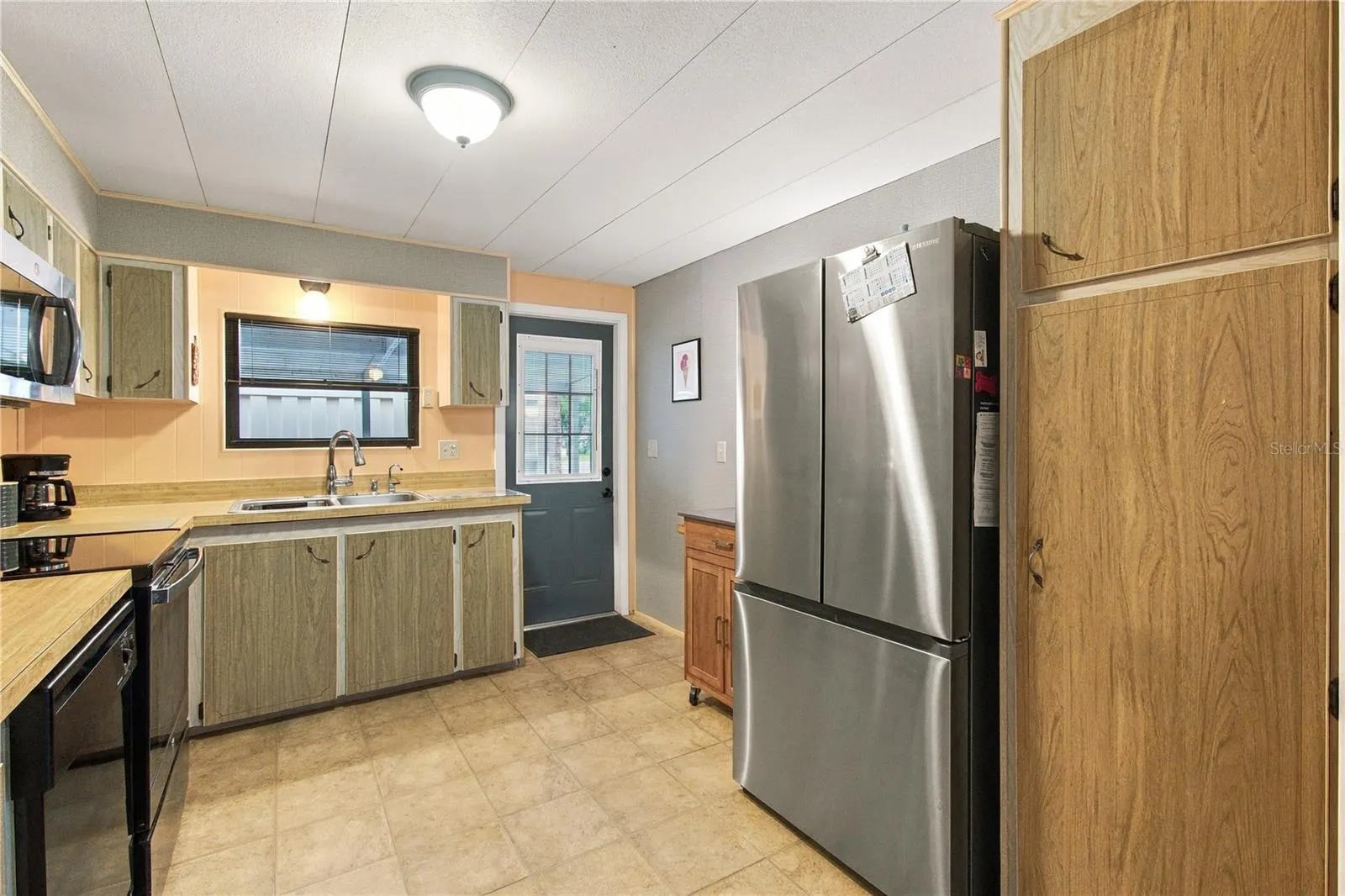 104 52ND AVENUE PLZ E