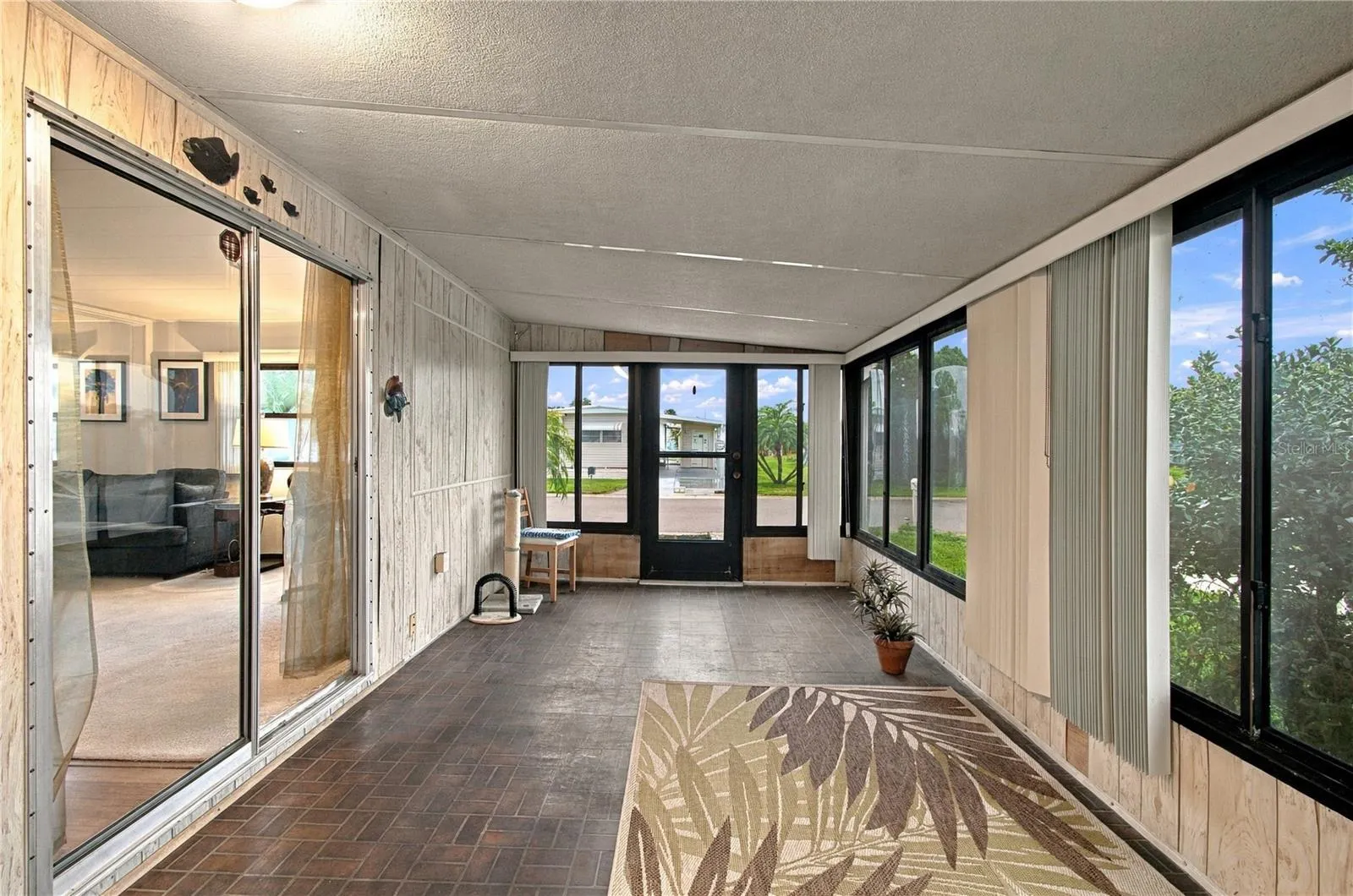 104 52ND AVENUE PLZ E