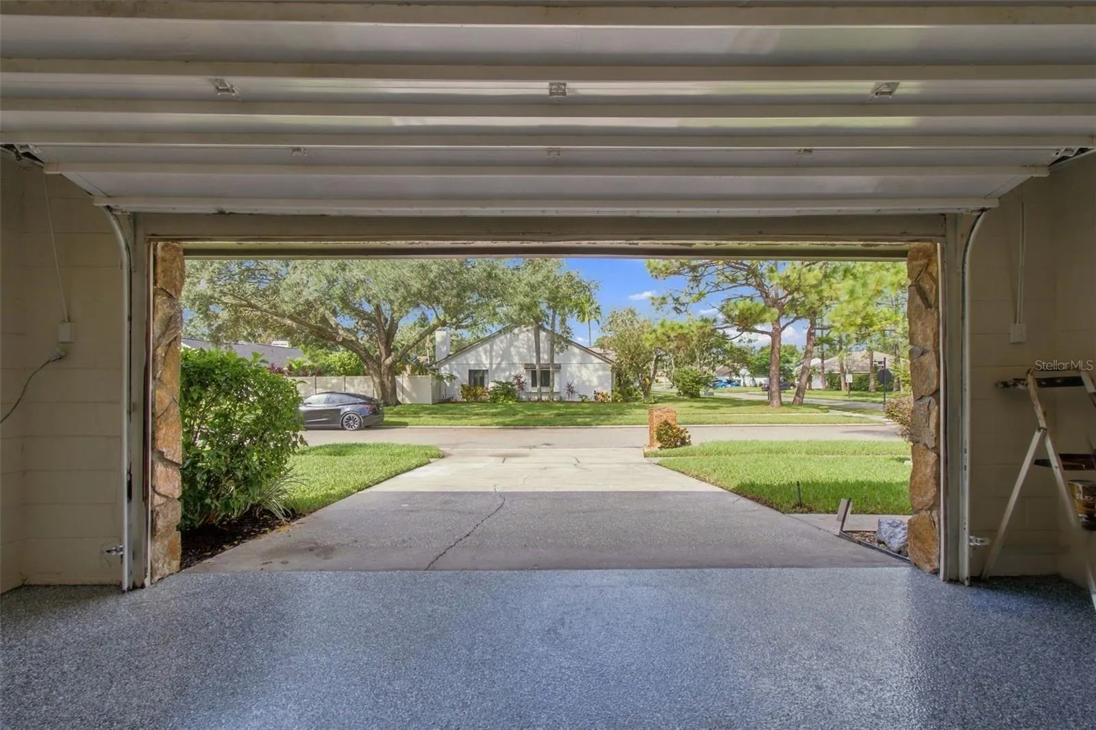 15113 ALEXIS DR
