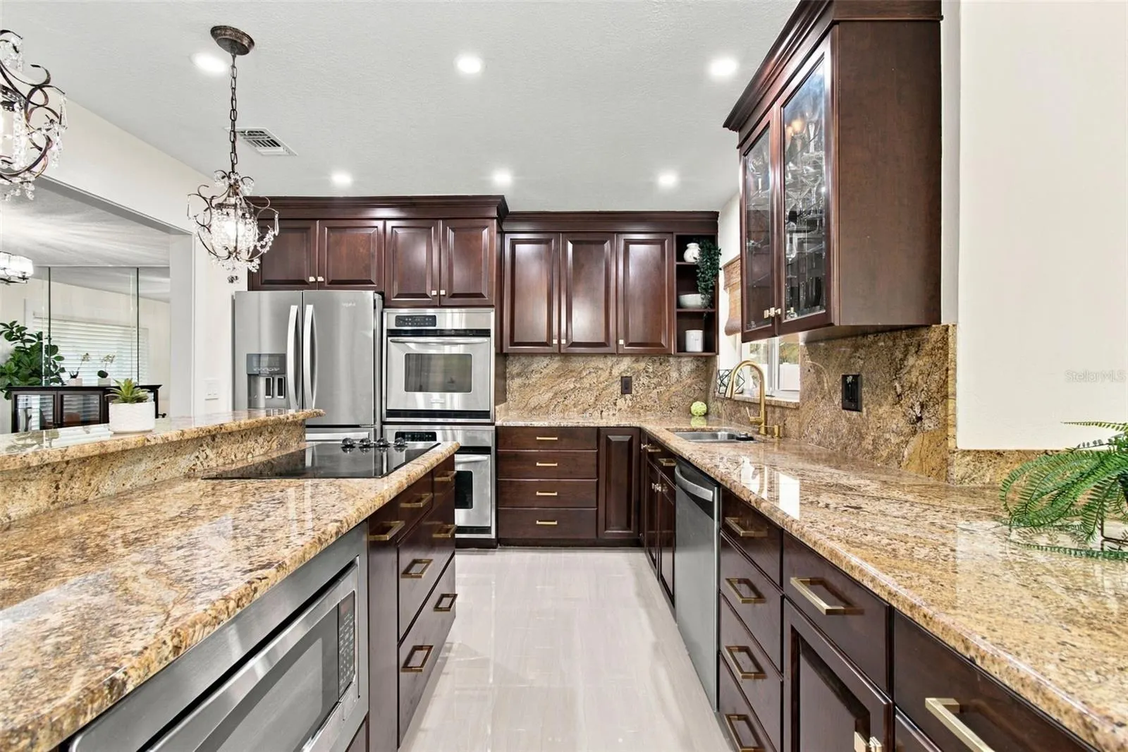 15113 ALEXIS DR