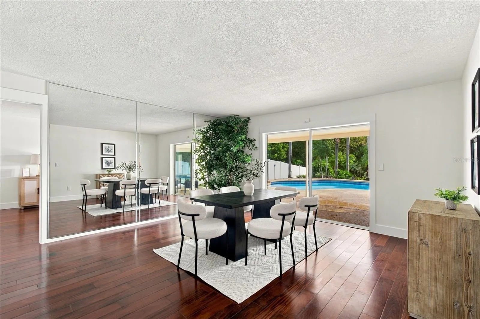 15113 ALEXIS DR