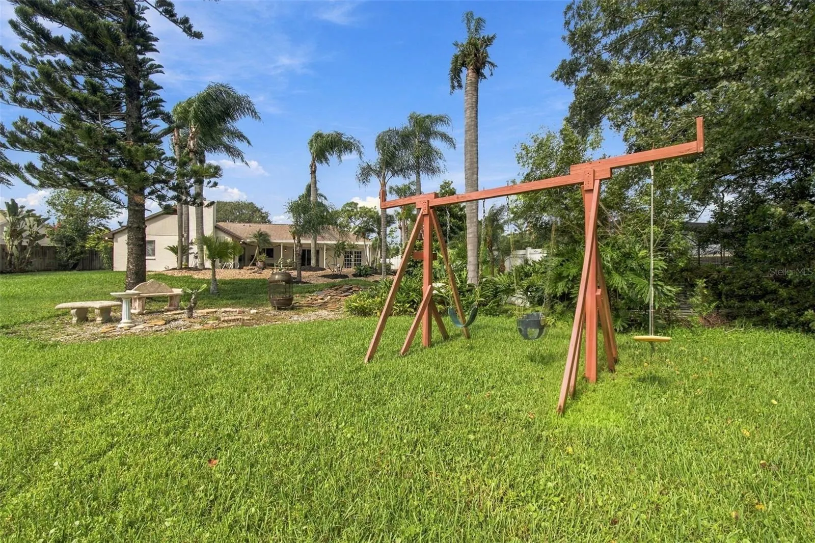 15113 ALEXIS DR