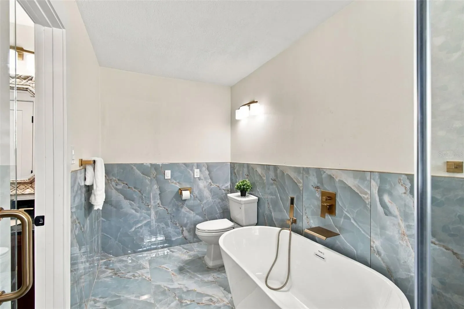 15113 ALEXIS DR