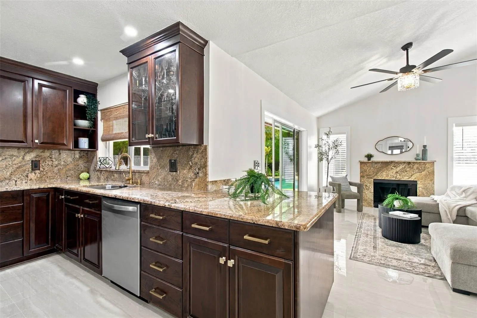 15113 ALEXIS DR