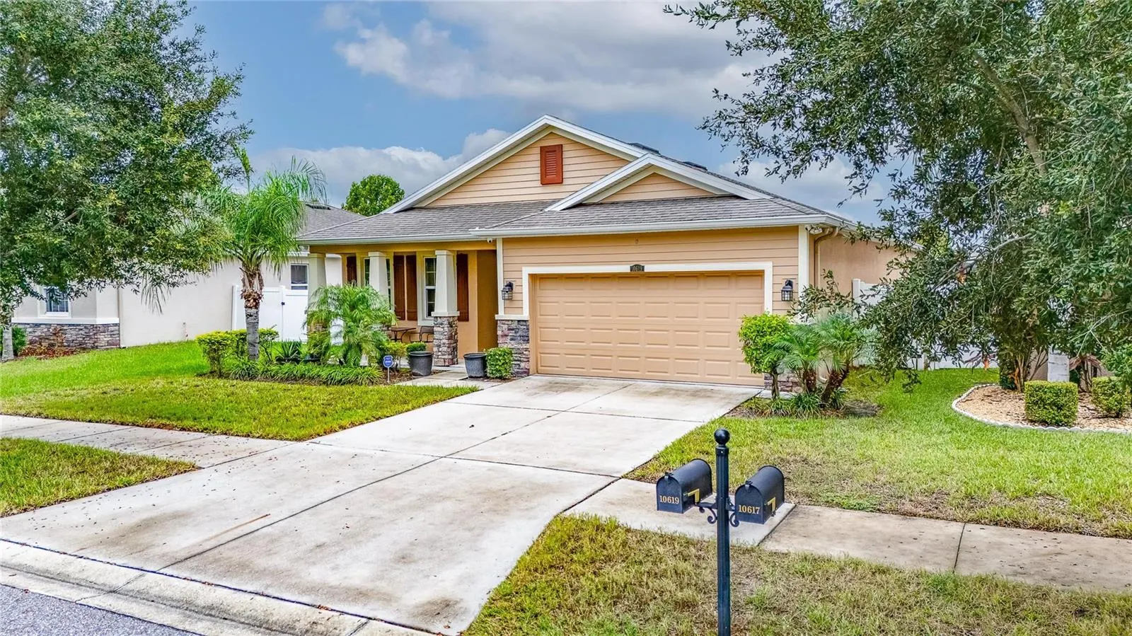 10619 SCENIC HOLLOW DR