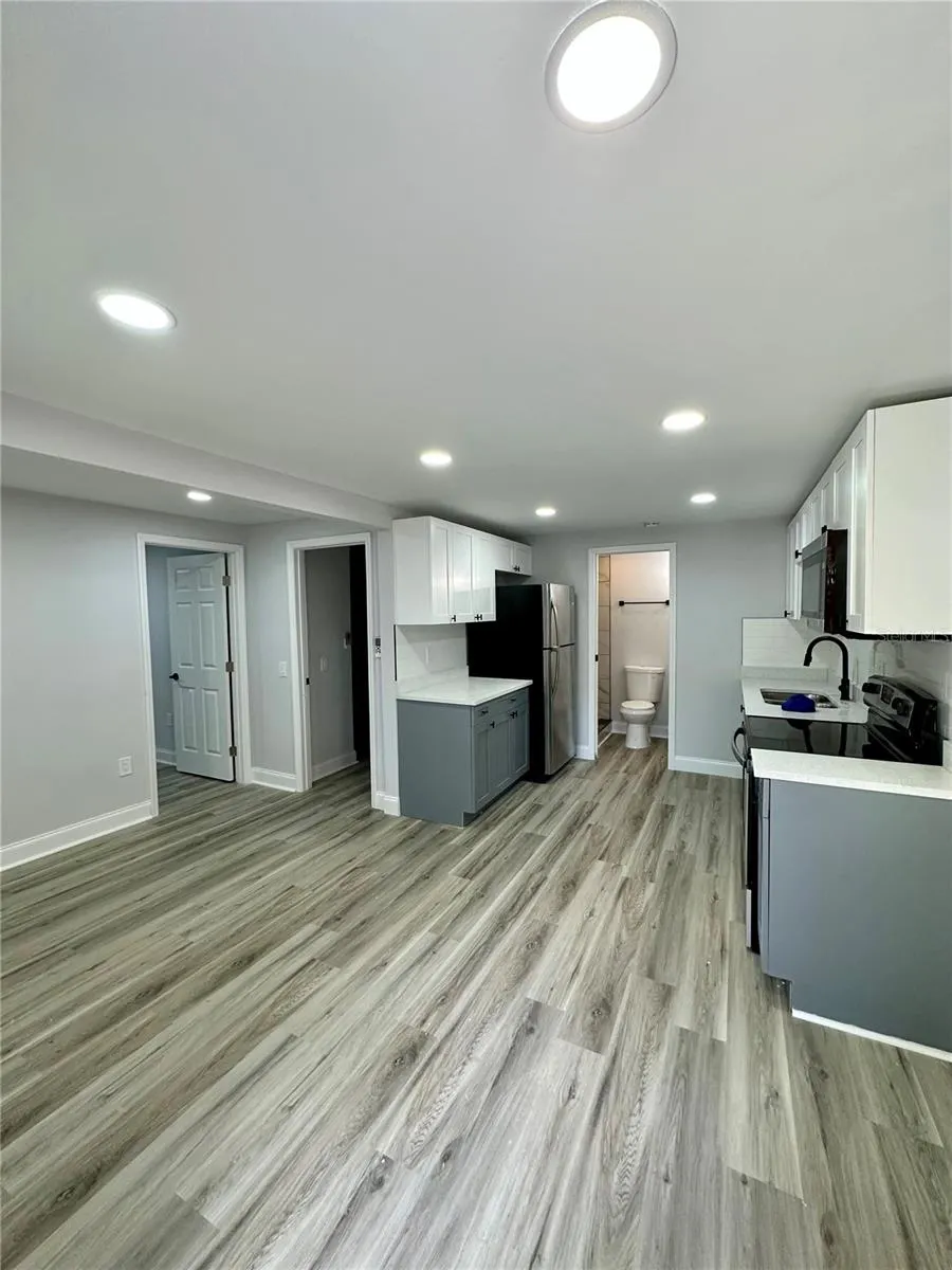 1021 E CAYUGA ST