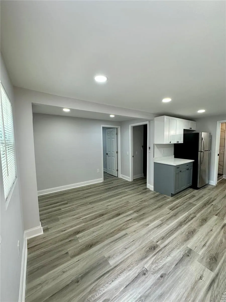 1021 E CAYUGA ST