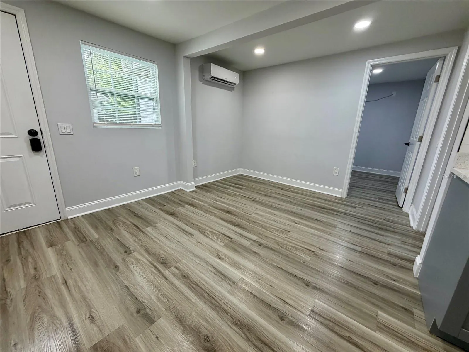 1021 E CAYUGA ST