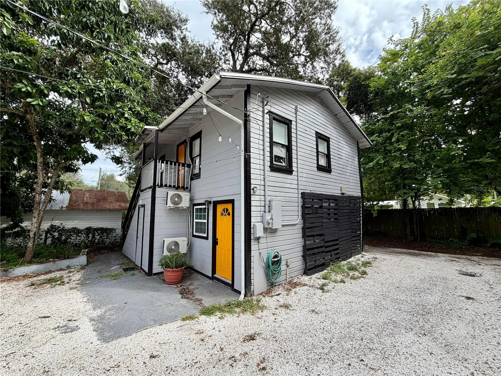 1021 E CAYUGA ST