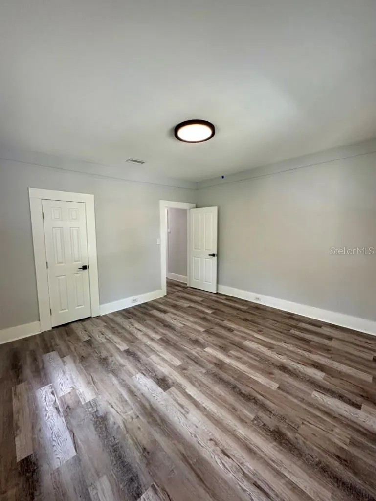 1021 E CAYUGA ST