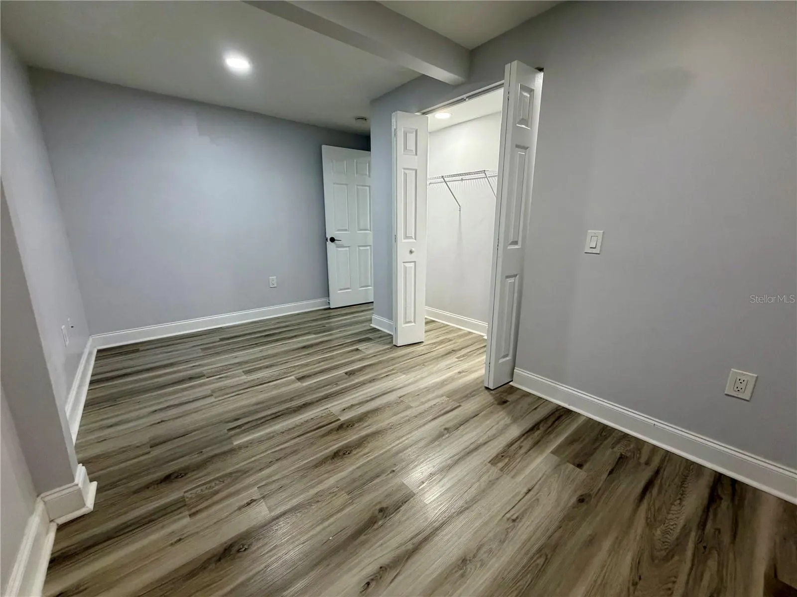 1021 E CAYUGA ST