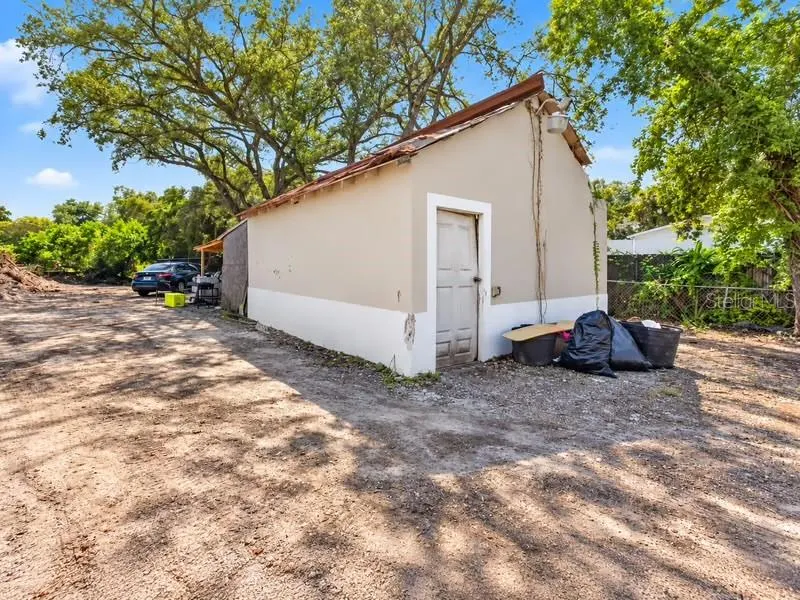8021 PALM RIVER RD