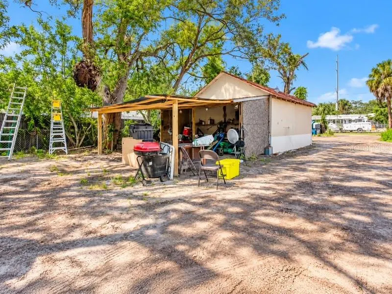 8021 PALM RIVER RD