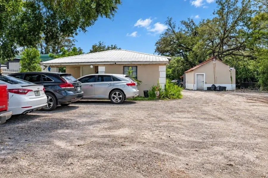 8021 PALM RIVER RD