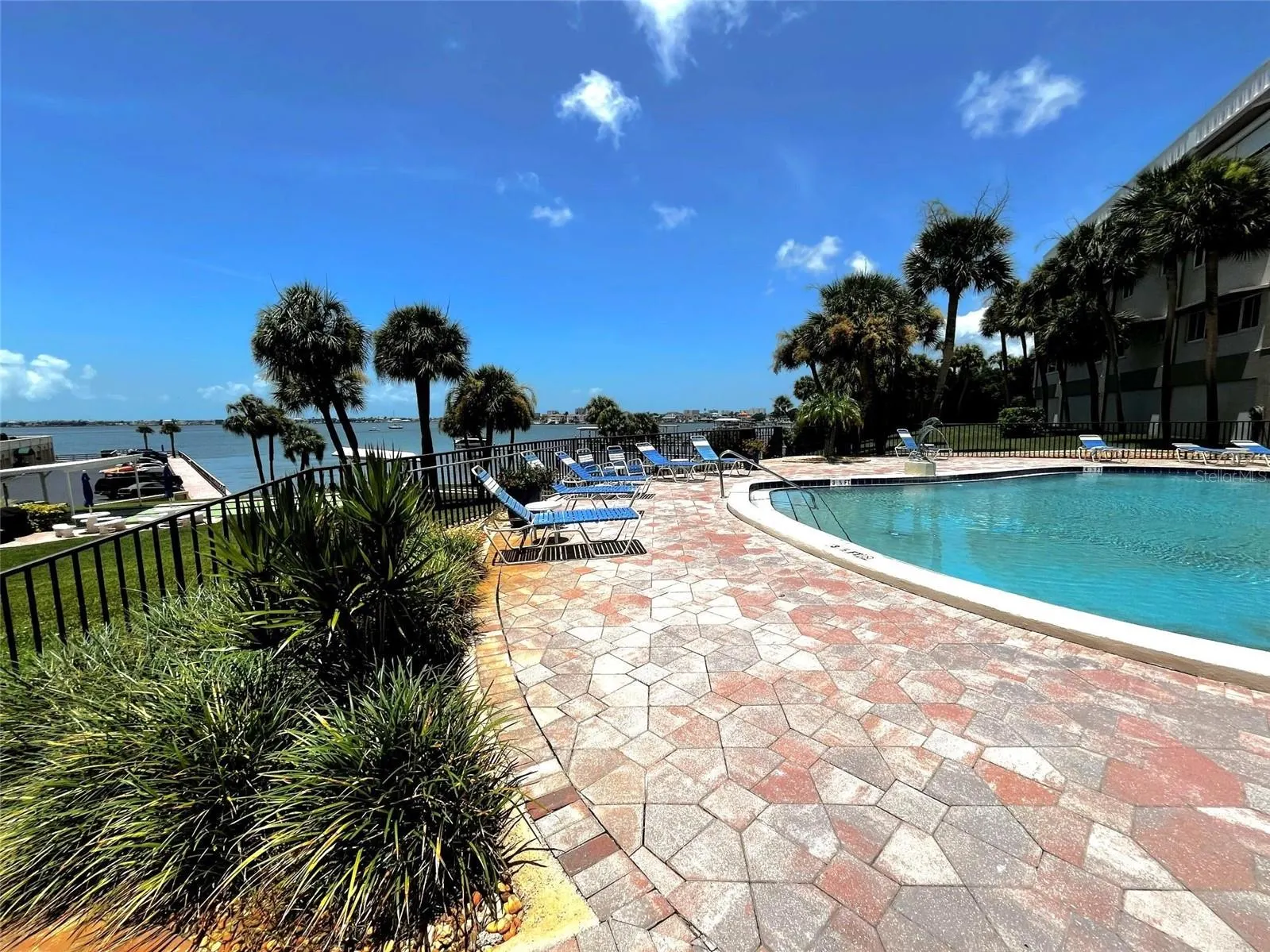 100 BLUFF VIEW DR #211A #211A