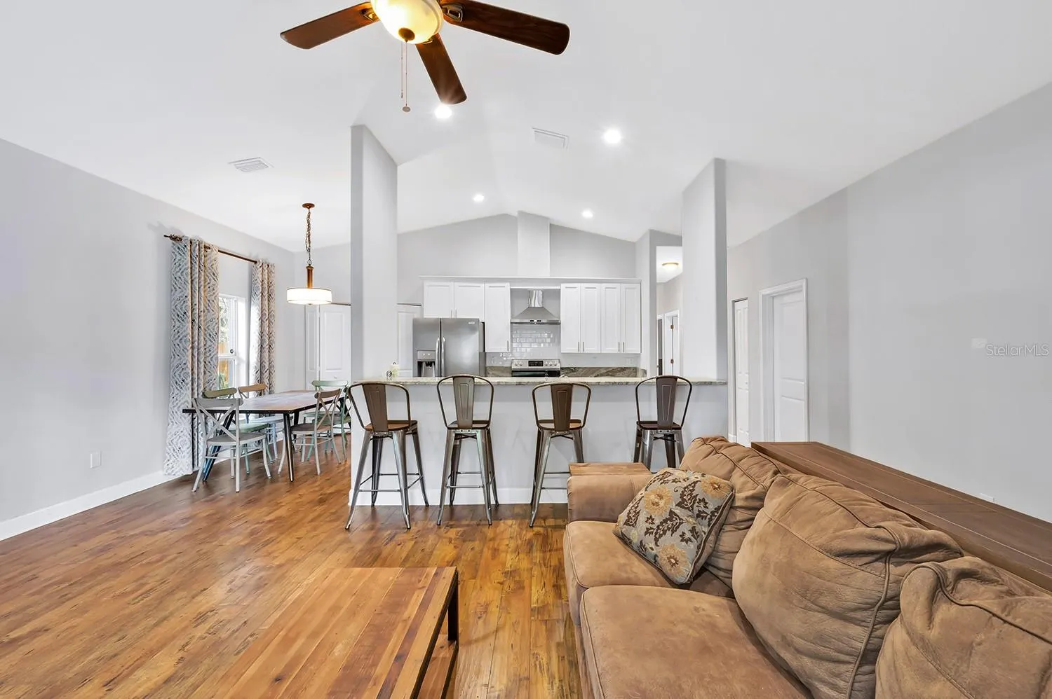 1606 E IDA ST