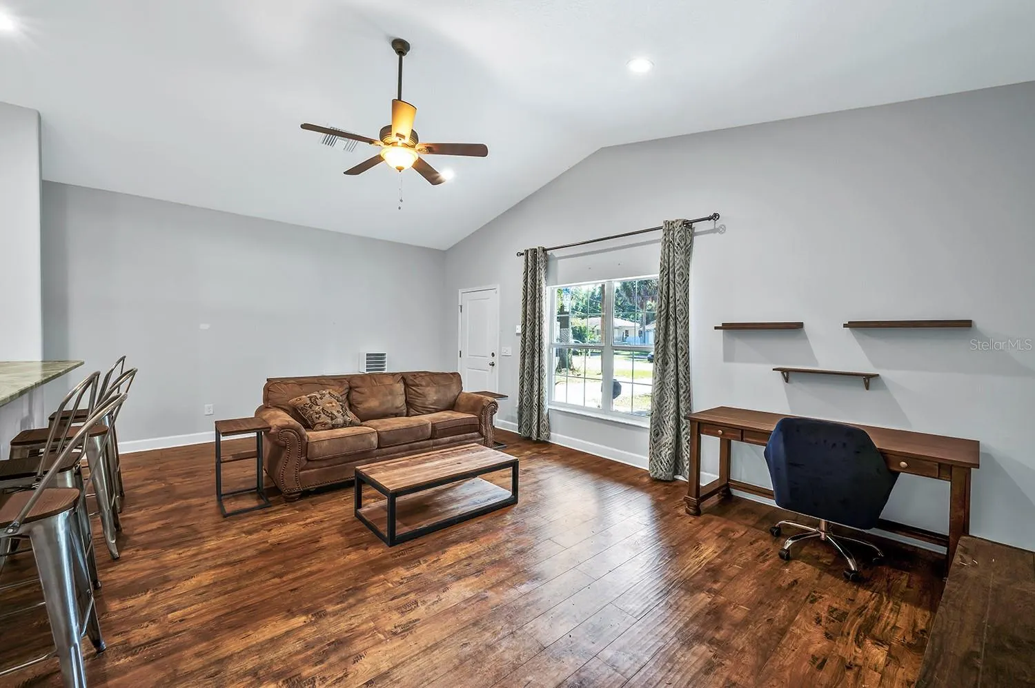 1606 E IDA ST