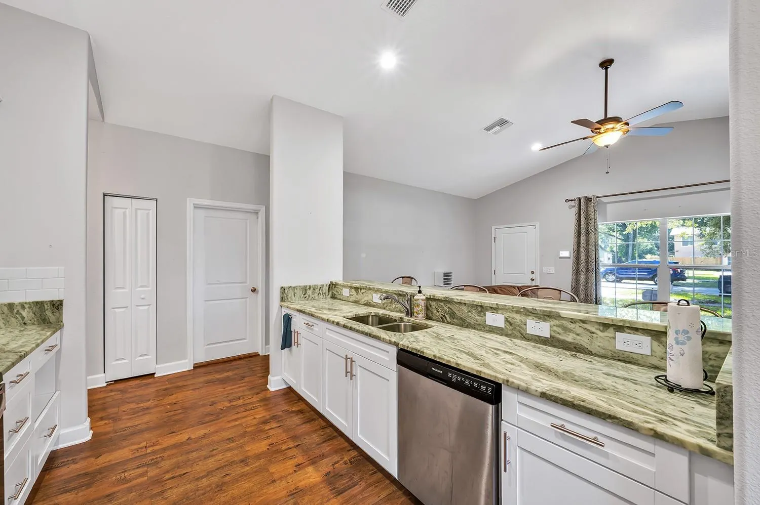 1606 E IDA ST