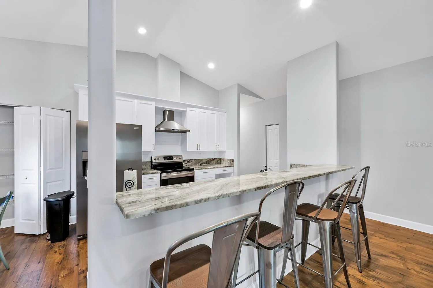 1606 E IDA ST
