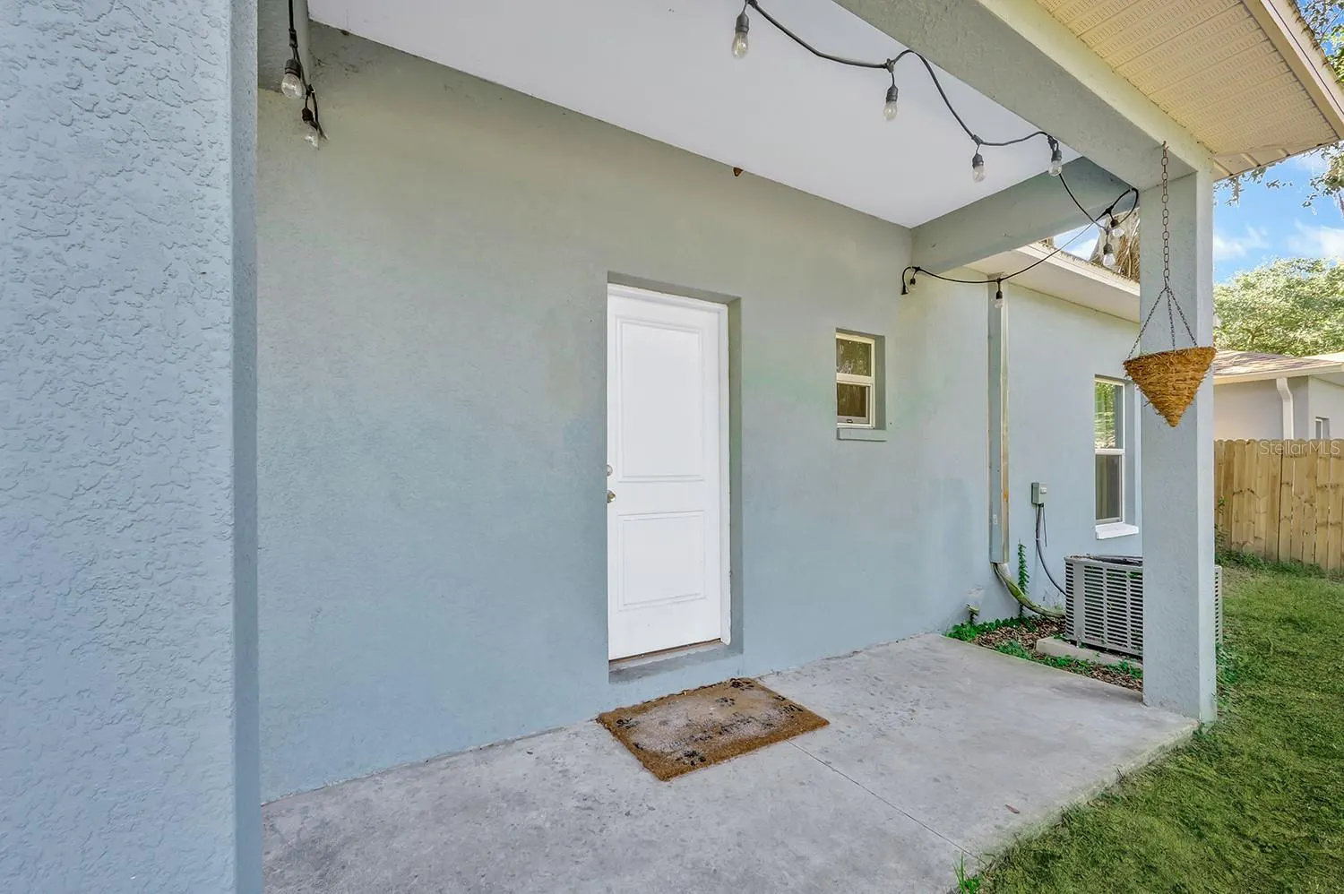 1606 E IDA ST
