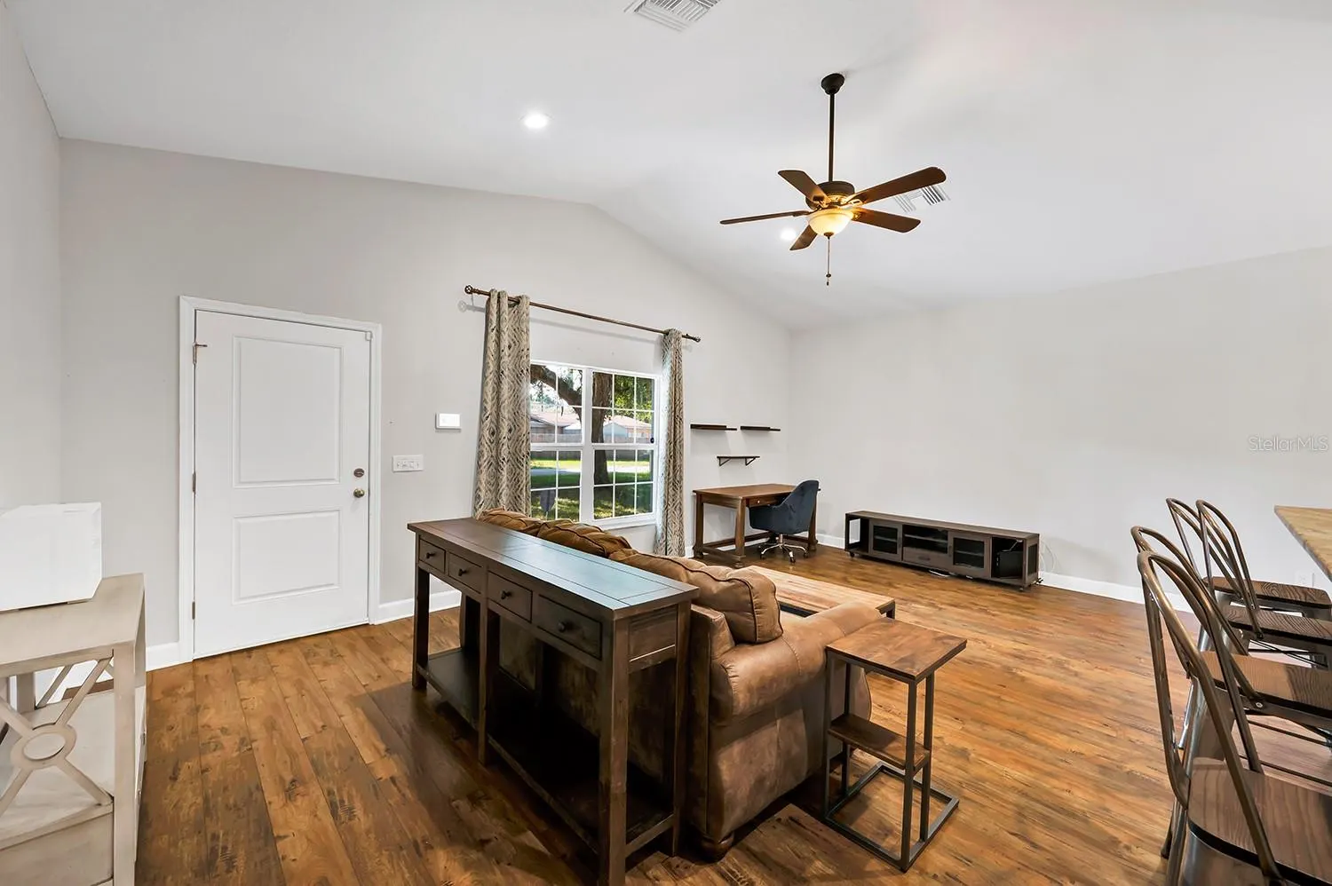 1606 E IDA ST